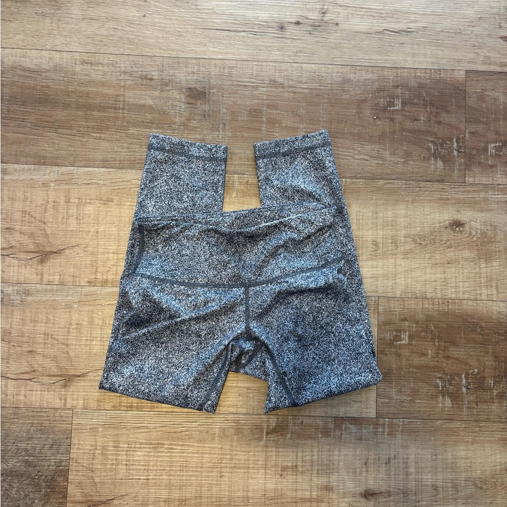 lululemon (size 4) wunder under crop 21”